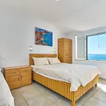 Julia Apartment *