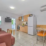 Julia Apartment *
